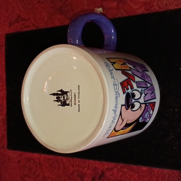 Disney Minnie Mouse Mug - Purple and Yellow Interior - Picture 4 of 5